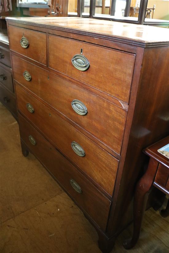 Georgian mahogany chest of drawers(-)